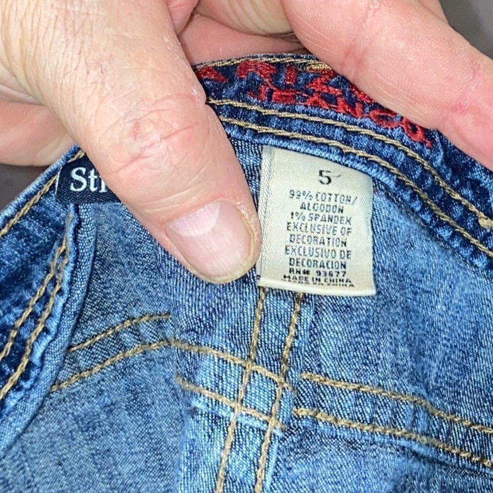 Women’s distressed denim shorts size 5 from Arizona Jean Co - Picture 3 of 4